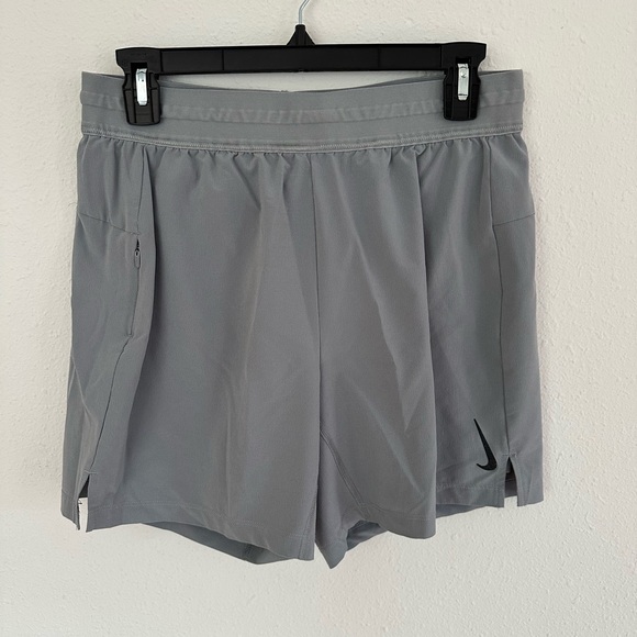 Men’s Nike Unlimited Yoga 2 in 1 shorts size M - Picture 1 of 5